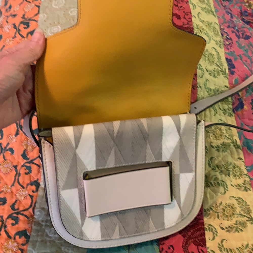 Modern Tory Burch purse - Picture 6 of 8